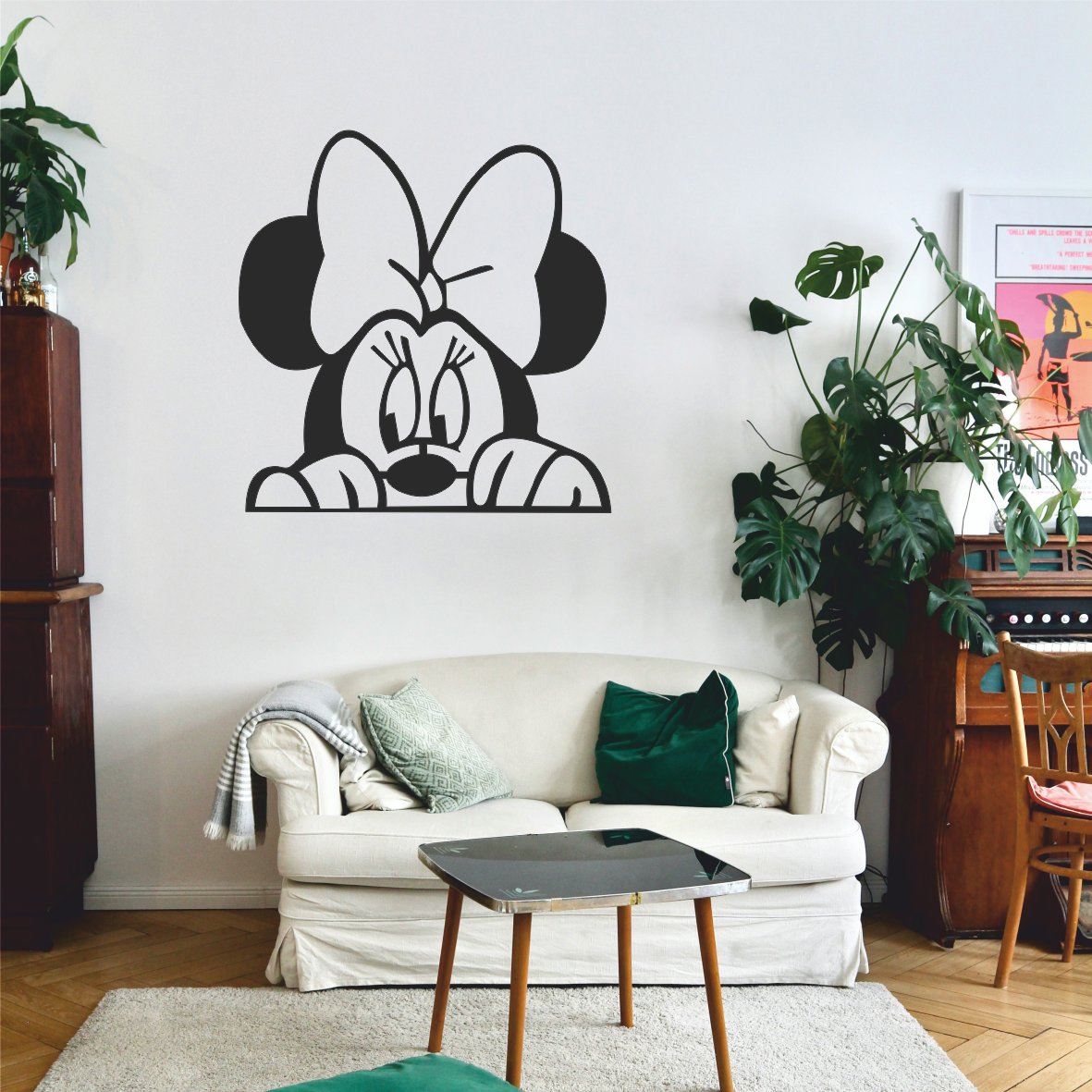 Minnie Mouse Peeking